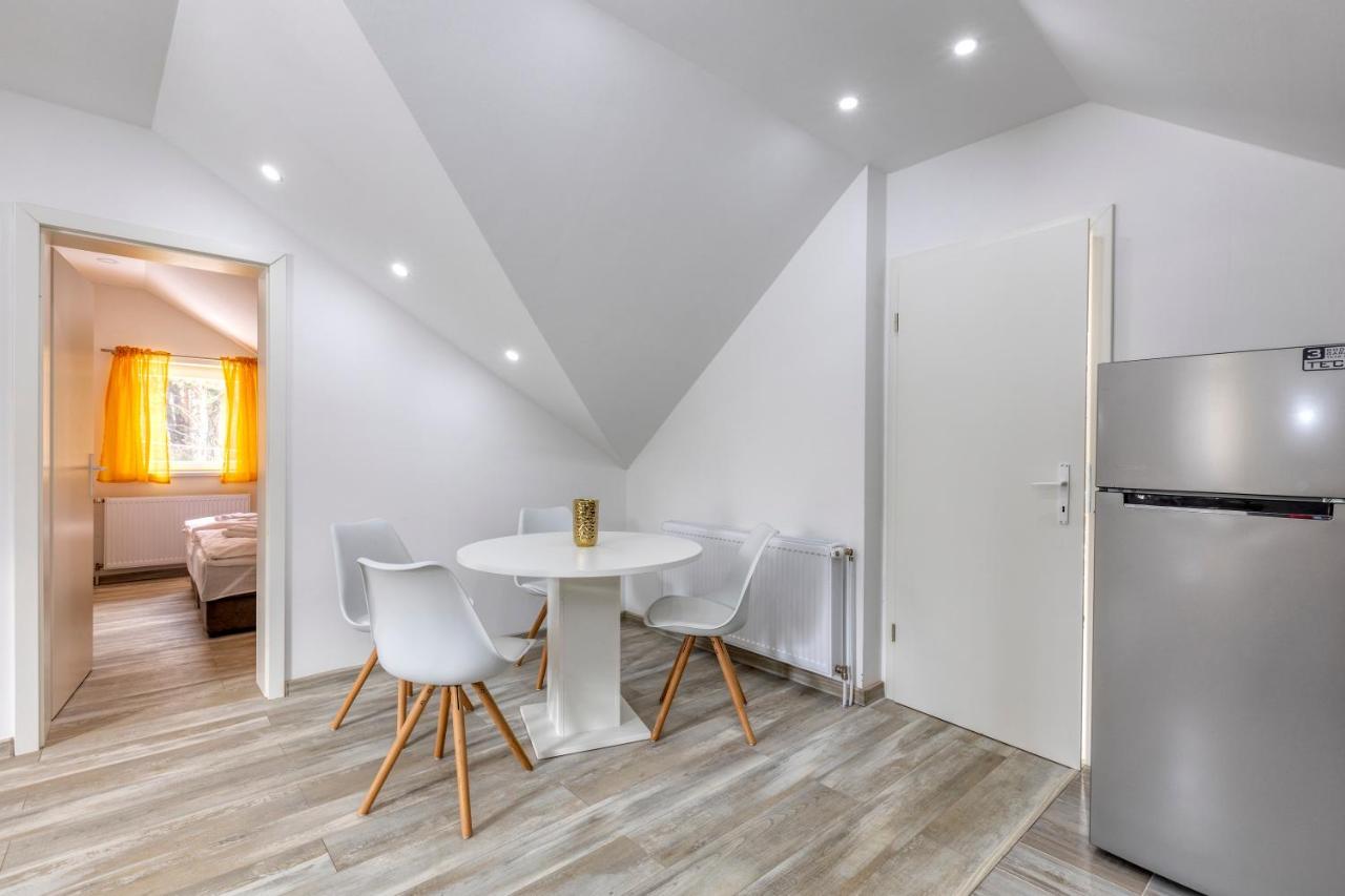 Apartman Vedro Polje Ґоспич Екстер'єр фото